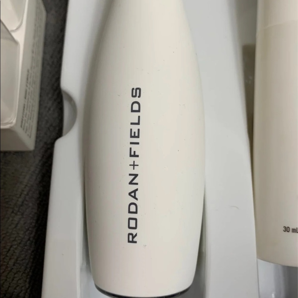 Award Winning -Rodan + Field - System for Pore Cleansing MD